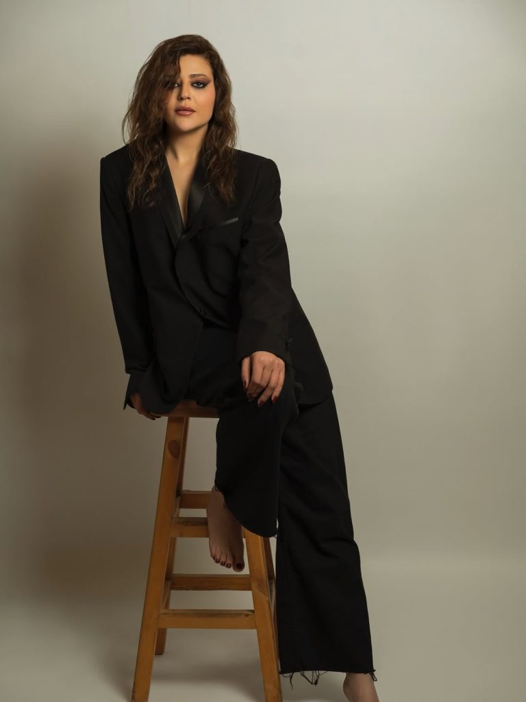 إطلالات النجوم
الطابع الذكوري يبرز أناقة إليانا سعد… “لوك” أندروجيني عصري بالأسود
26 شباط 2026 إطلالات النجوم
الطابع الذكوري يبرز أناقة إليانا سعد... "لوك" أندروجيني عصري بالأسود
26 شباط 2026