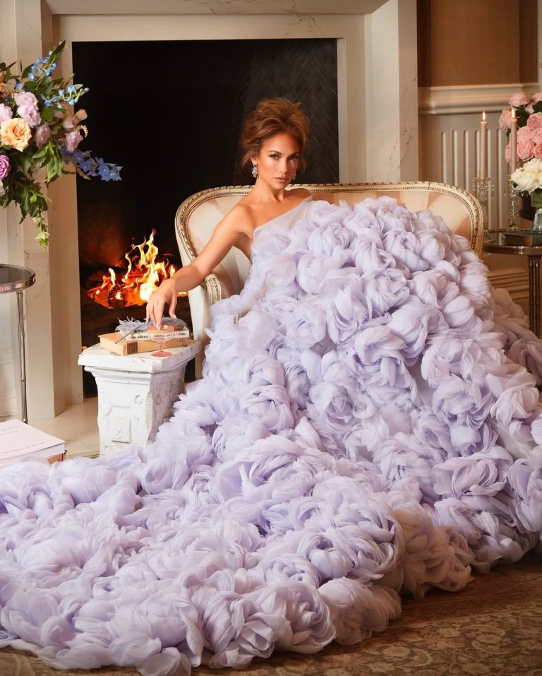 إطلالات النجوم
جينيفر لوبيز تتألق بفستان ضخم من الورود
31 كانون الثاني 2026 إطلالات النجوم
جينيفر لوبيز تتألق بفستان ضخم من الورود
31 كانون الثاني 2026