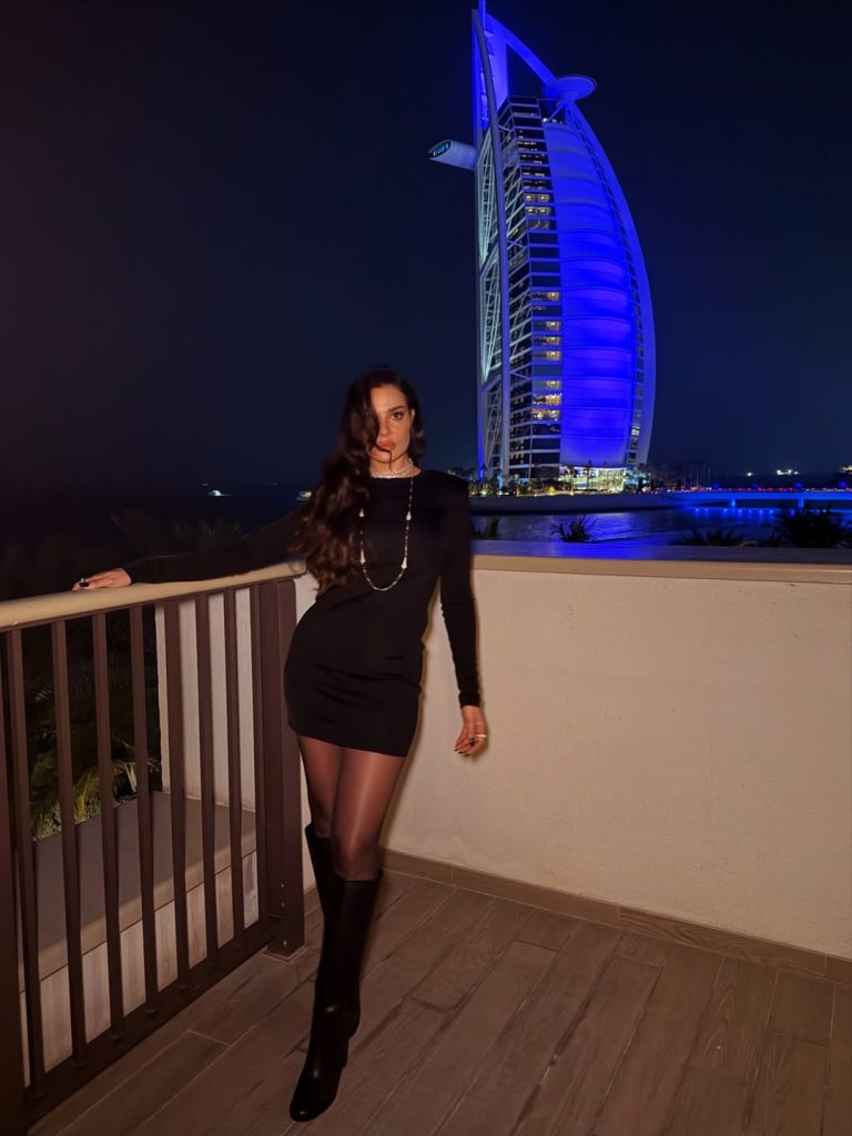 إطلالات النجوم
                        نادين نسيب نجيم تتألق بفستان أسود قصير وبوت جريء
                        
                            06 شباط 2026