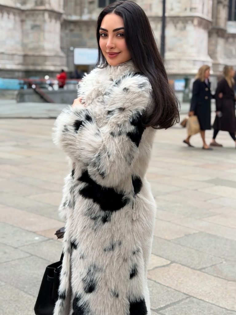 إطلالات النجوم
                        نور الغندور تلفت الأنظار بإطلالة ساحرة في ميلانو 
                        
                            04 شباط 2026