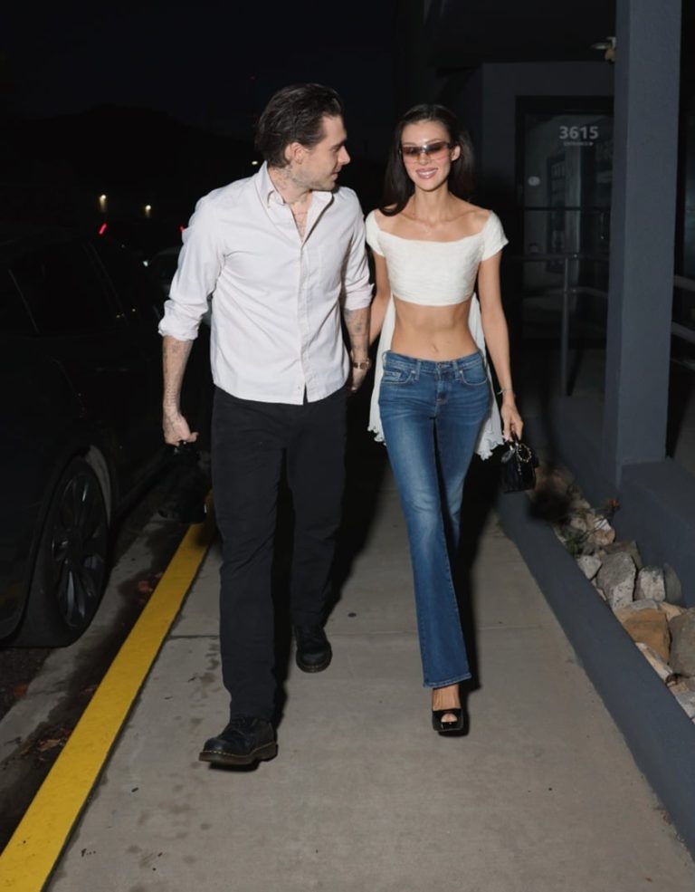 إطلالات النجوم
                        نيكولا بيلتز تُعيد إحياء إطلالة كيرا نايتلي بالتوب البيضاء
                        
                            20 شباط 2026