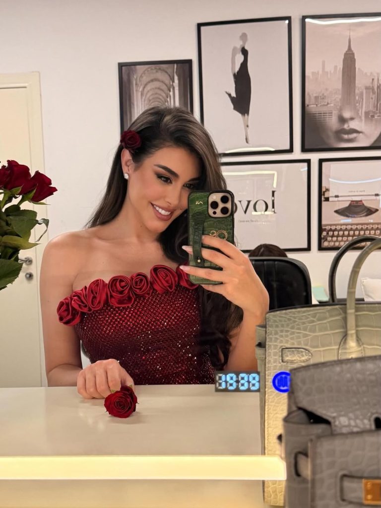 إطلالات النجوم
                        ياسمين صبري ترتدي الذهبي والورود الحمراء... عيد الحب مبكراً
                        
                            06 شباط 2026