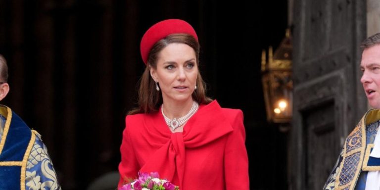 اختاري إطلالات بلمسات اللون الأحمر الفخم للاحتفال بعيد الحب من وحي كيت ميدلتون.. بالصور