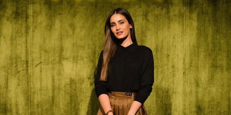 بعيدا عن القفاطين.. استلهمي إطلالتك من النجمات بتنسيقات التنورة والبدلة في رمضان بعيدا عن القفاطين.. استلهمي إطلالتك من النجمات بتنسيقات التنورة والبدلة في رمضان