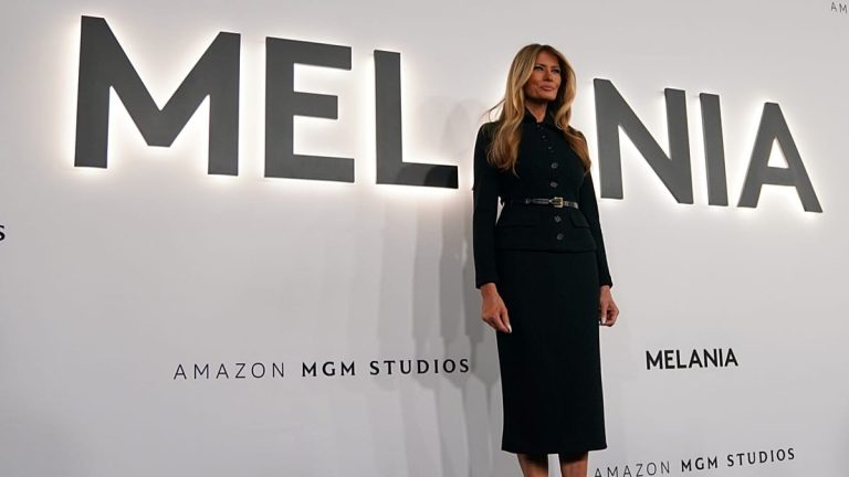 بول توماس أندرسون وجوني غرينوود يطالبان بحذف موسيقاهما من وثائقي "ميلانيا"