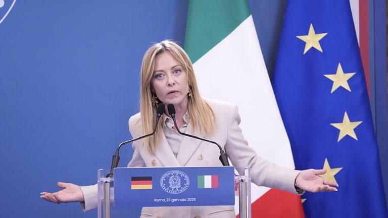 جدارية في كنيسة بروما تفتح جدلًا غير متوقّع: هل يشبه الملاك رئيسة وزراء إيطاليا؟