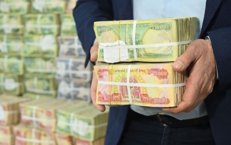 ماذا يجري ومَن يتلاعب بأعصاب ملايين العراقيين؟ الرواتب مؤمنة لكنها "تتأخر"! إليكم القصة الكاملة » وكالة بغداد اليوم الاخبارية