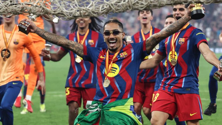 نادي برشلونة ينسحب رسميا من مشروع دوري السوبر ليغ الأوروبي لكرة القدم