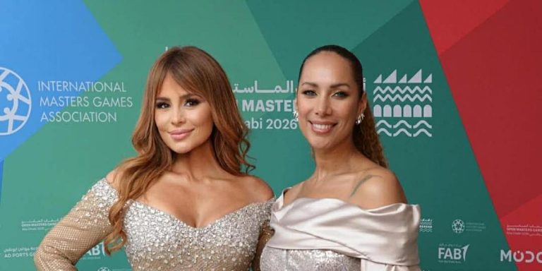 نجمات الغناء من حول العالم في منافسة راقية بالإطلالات المحتشمة خلال حفلاتهن بالإمارات في فبراير