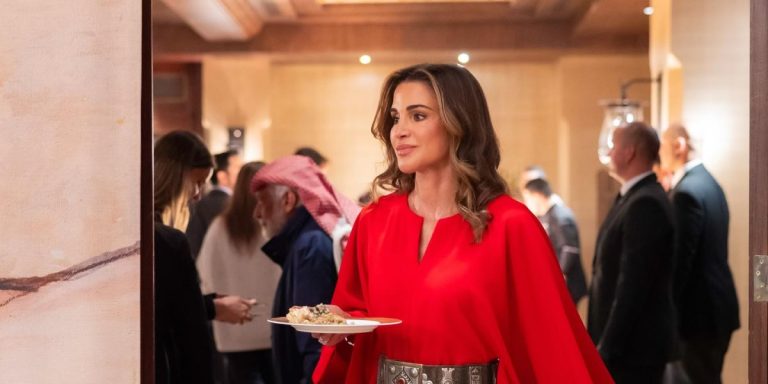 نساء العائلة الملكية الأردنية بإطلالات وقورة ولمسات تراثية أبهرتنا في أولى الأيام الرمضانية.. بالصور