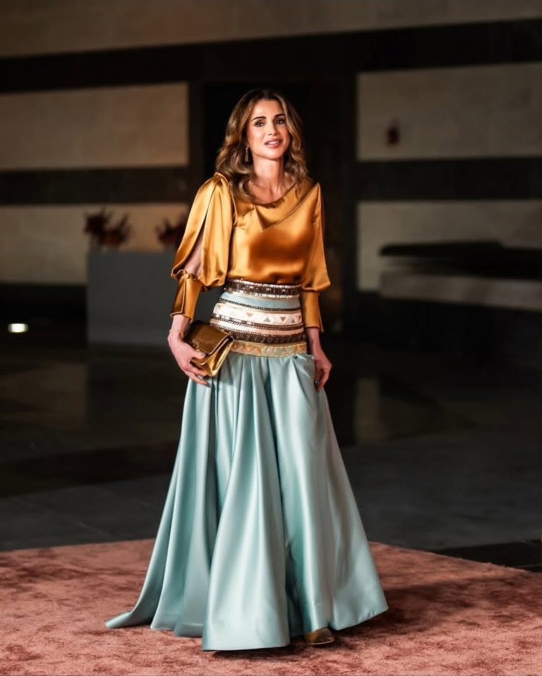 أجمل إطلالات الملكة رانيا العبدالله بلمسات شرقية فخمة أجمل إطلالات الملكة رانيا العبدالله بلمسات شرقية فخمة