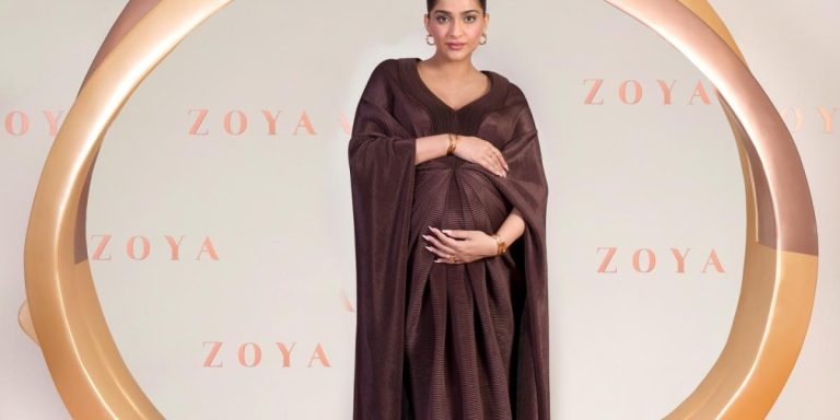 أجمل وأحدث إطلالات عاشقات الموضة خلال الحمل تزامنًا مع شهر المرأة