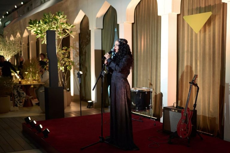 أخبار الموضة
برادا تقدّم برنامجاً ثقافياً متجذراً في التقاليد وفن السرد في رمضان
28 شباط 2026 أخبار الموضة
برادا تقدّم برنامجاً ثقافياً متجذراً في التقاليد وفن السرد في رمضان
28 شباط 2026