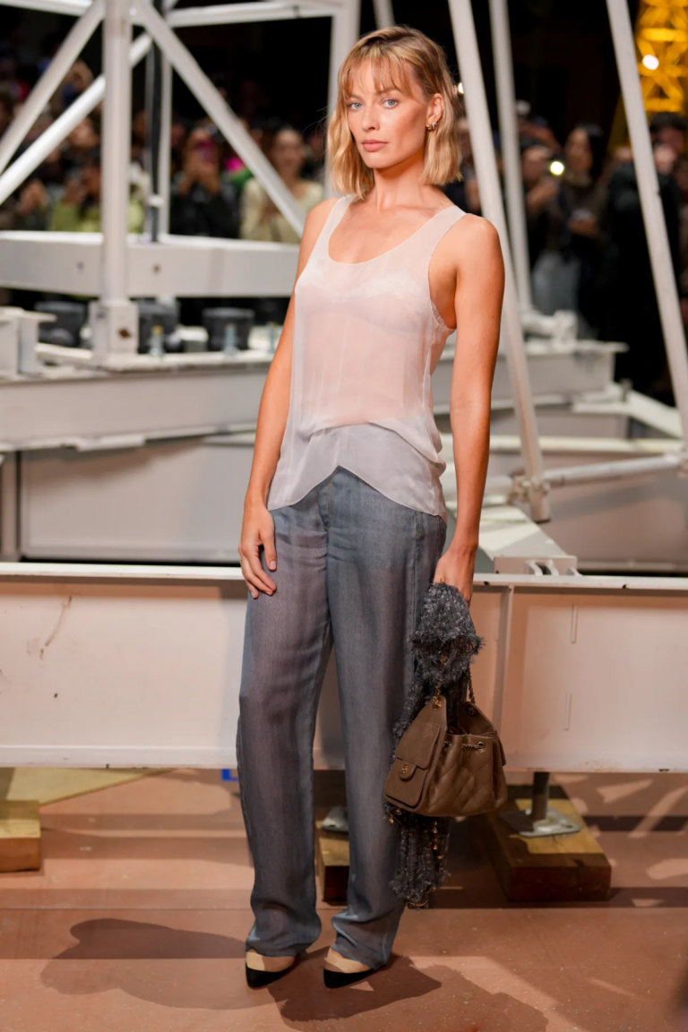 أسابيع الموضة
                        أبرز إطلالات النجمات في أسبوع الموضة بباريس لخريف 2026
                        
                            10 آذار 2026