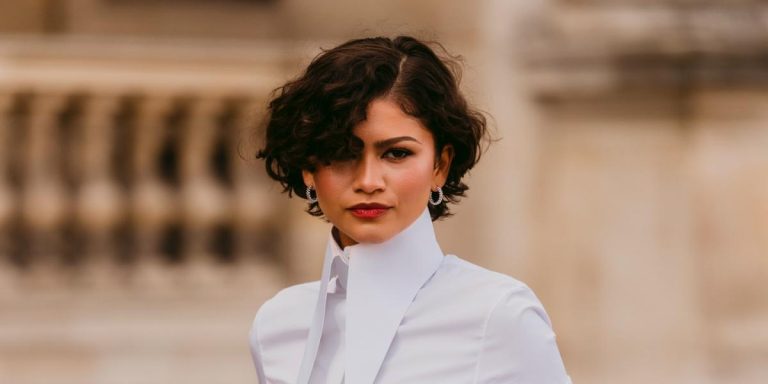 أول ظهور للنجمة زيندايا بالأبيض بعد أنباء زواجها.. إليكم أجمل إطلالات النجمات في أسبوع الموضة بباريس