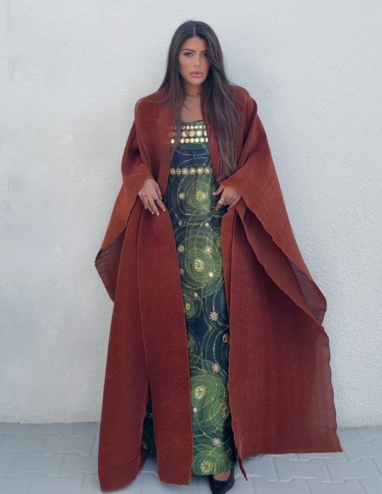 إطلالات المشاهير
                        الفخامة الشرقية تلتقي بالعصرية: أبرز إطلالات المؤثرات في رمضان 2026
                        
                            10 آذار 2026