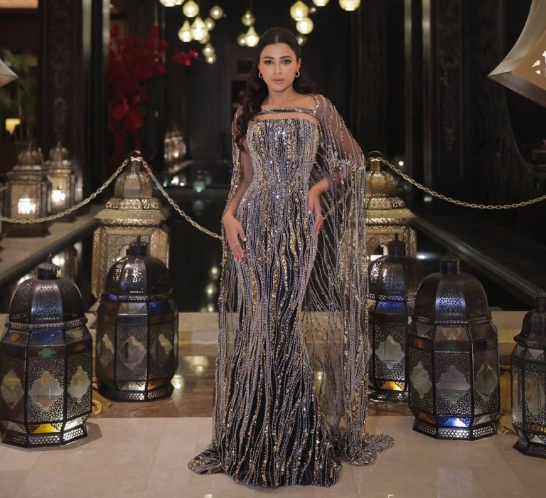 إطلالات المشاهير
                        سحر الترتر والكاب الملكي: مهيرة عبد العزيز تتألق بإطلالة استثنائية
                        
                            23 آذار 2026