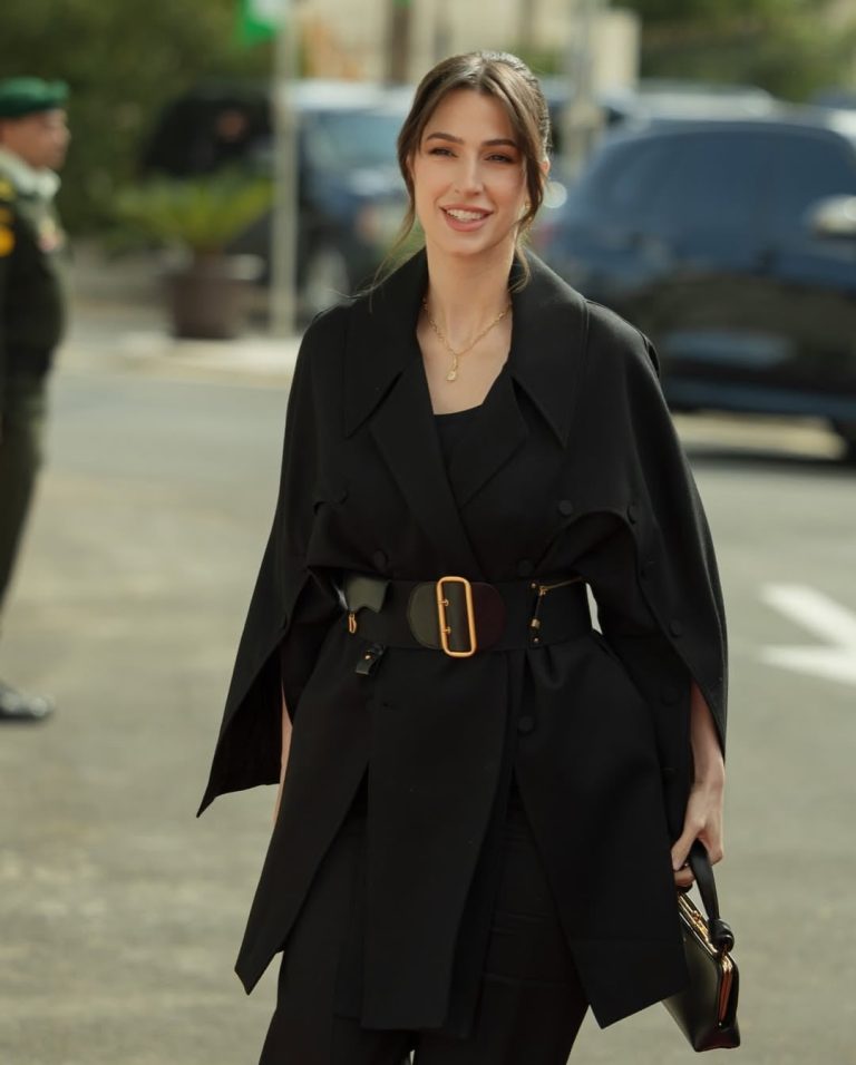 إطلالات المشاهير
                        من خزانة الأميرة رجوة الحسين.. أفكار أنيقة لإطلالة العيد
                        
                            14 آذار 2026