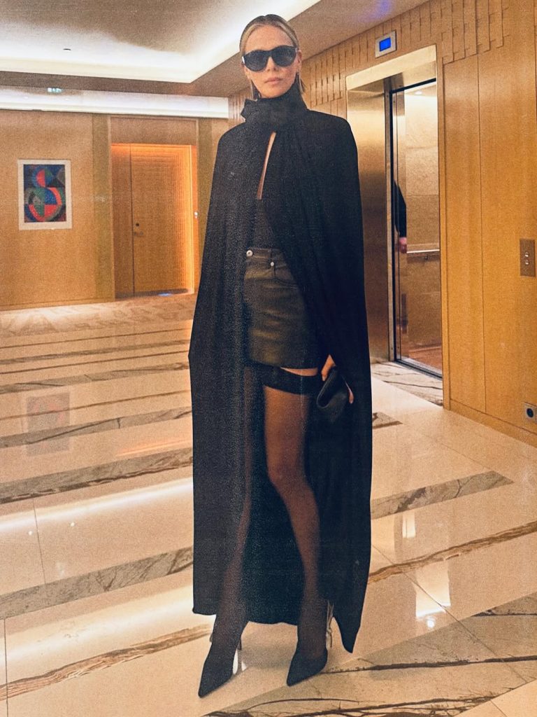 إطلالات النجوم
                        تشارليز ثيرون تخطف الأنظار بإطلالة ساحرة في عرض أزياء ديور خلال أسبوع الموضة في باريس
                        
                            04 آذار 2026