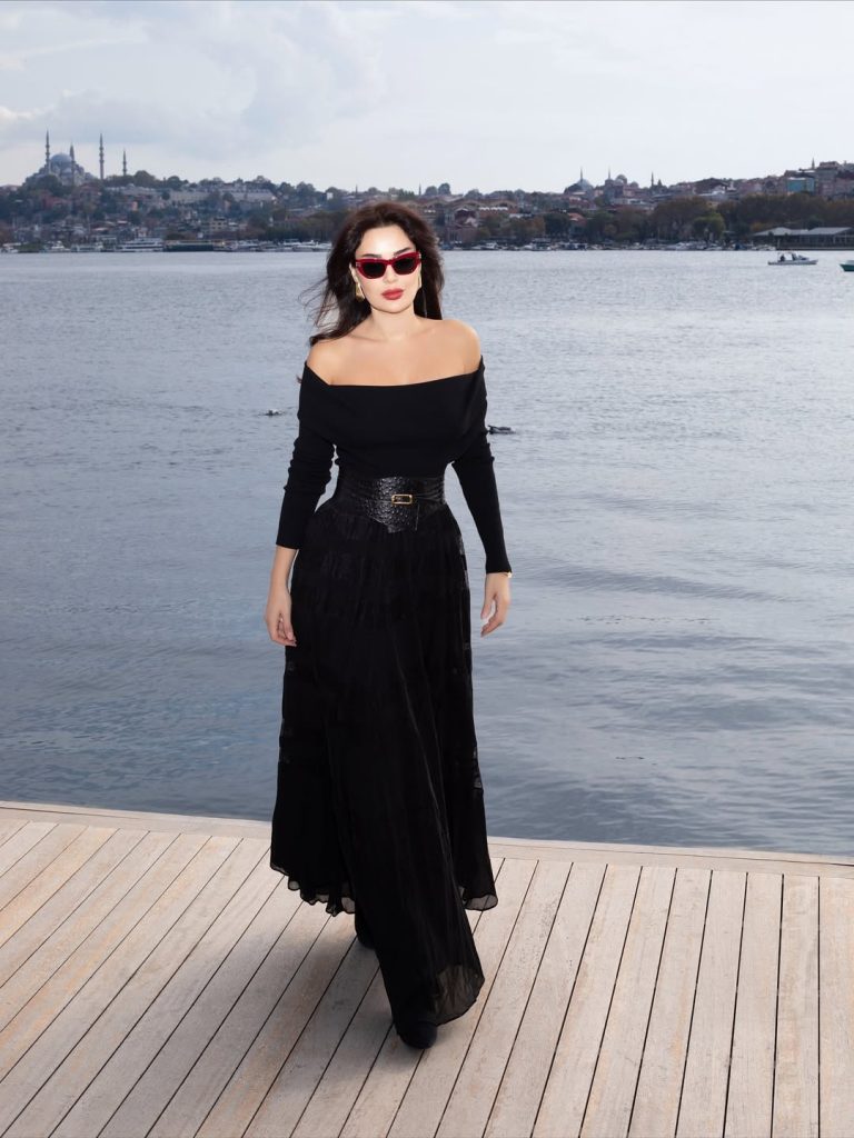 إطلالات النجوم
                        صيحة الأوف-شولدر تعود بقوة على السجادة الحمراء
                        
                            18 آذار 2026