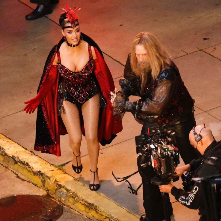 إطلالات النجوم
                        كيم كارداشيان تبهر الأنظار بزيّ راقصة استعراضية مُرصّع بالجواهر
                        
                            06 آذار 2026