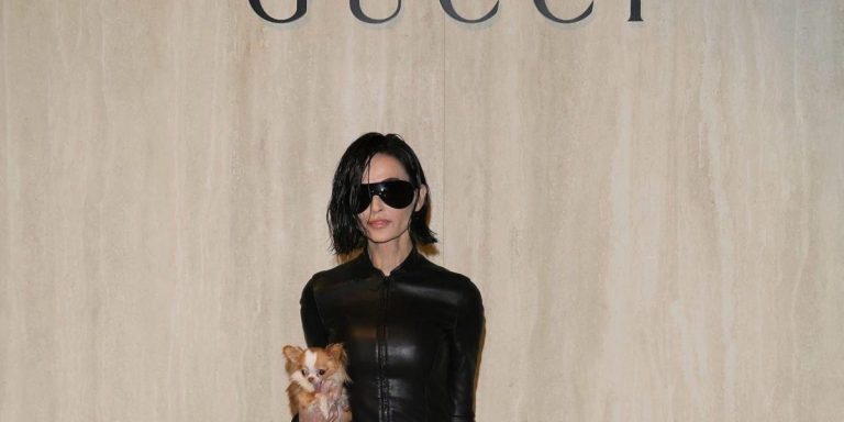 اكتشفوا أبرز الصيحات التي اعتمدتها النجمات والمؤثرات في أسبوع الموضة بميلانو.. صور