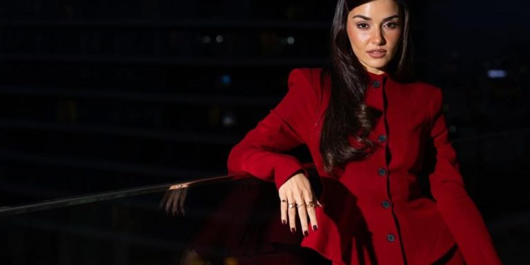 بالصور.. إطلالات هاندة أرتشيل مفعمة بالجرأة والأنوثة وهذه التنسيقات تناسب الأجواء المعتدلة