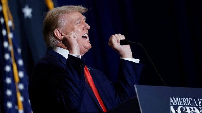 ترامب يهنئ اللجنة الأولمبية الدولية بسبب اختبارات الأنوثة ترامب يهنئ اللجنة الأولمبية الدولية بسبب اختبارات الأنوثة