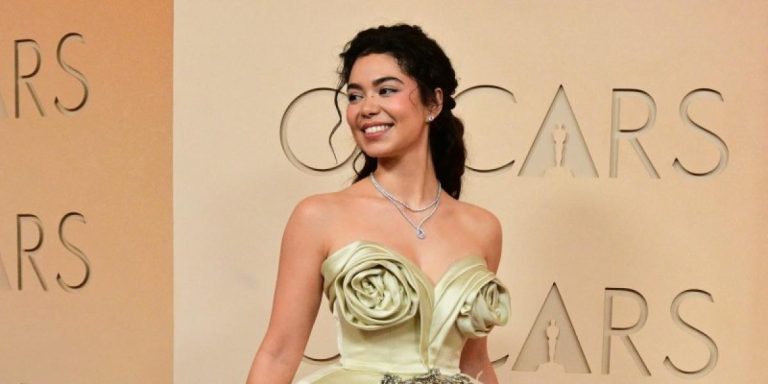 تصاميم دراماتيكة حالمة تزين إطلالات النجمات على السجادة الحمراء في حفل الأوسكار 2026