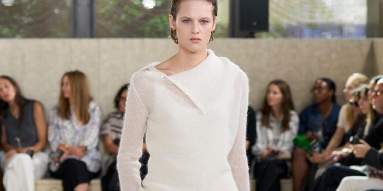 دليلك لأهم صيحات ربيع وصيف 2026 مع منسقة أزياء “هي” الخاصة دليلك لأهم صيحات ربيع وصيف 2026 مع منسقة أزياء "هي" الخاصة