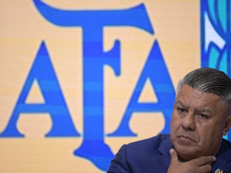 رئيس اتحاد الأرجنتين في قفص الاتهام بسبب 12 مليون دولار | رياضة