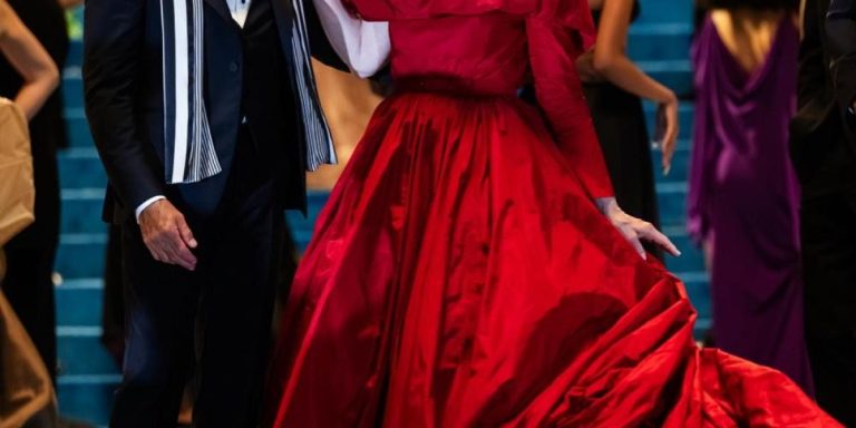 صراع الدراما والأناقة في “The Devil Wears Prada 2”.. كيف تحول إلى حدث أيقوني في عالم الموضة؟ صراع الدراما والأناقة في "The Devil Wears Prada 2".. كيف تحول إلى حدث أيقوني في عالم الموضة؟