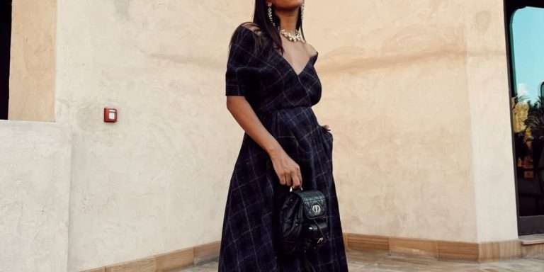 صيحة الكاروهات رفيقة وفية لعاشقات الموضة في موسم البرد.. هذه القطع التي تألقن بها في شتاء 2025