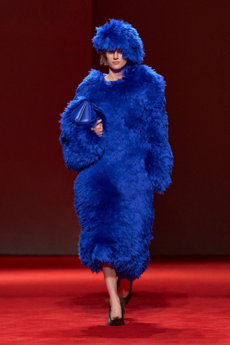 عروض أزياء
                        Bottega Veneta حوار بين الصرامة والأنوثة
                        
                            21 آذار 2026