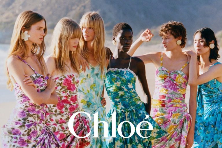 عروض أزياء
Chloé تكشف عن حملة صيف 2026
27 آذار 2026 عروض أزياء
Chloé تكشف عن حملة صيف 2026
27 آذار 2026
