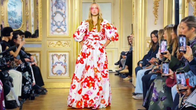 عروض أزياء
                        أبرز صيحات ربيع وصيف 2026 للمسة حيوية تعكس روح التجدّد
                        
                            29 آذار 2026