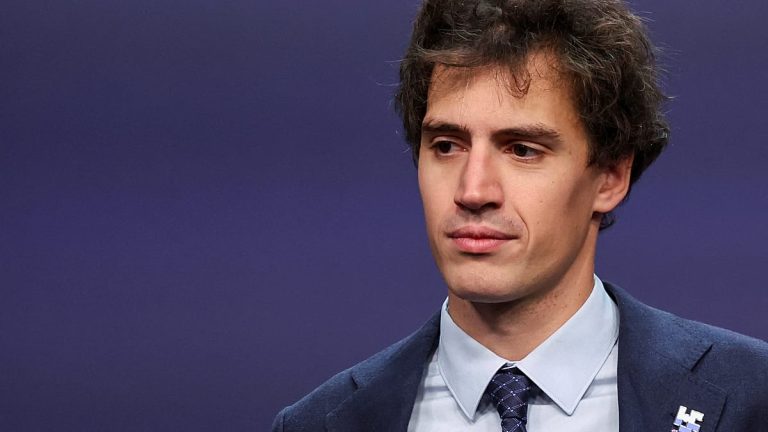 مسترال تجمع 830 مليون دولار لبناء مركز بيانات للذكاء الاصطناعي قرب باريس