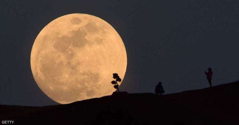 "ناسا" تكشف موعد إعادة إطلاق رحلتها المأهولة إلى القمر