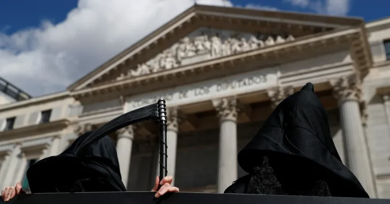 وفاة شابة إسبانية بـ”الموت الرحيم” بعد جدل كبير وفاة شابة إسبانية بـ"الموت الرحيم" بعد جدل كبير