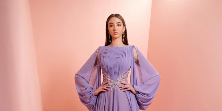 إستعدّي هذا الموسم للشياكة والتألق بموضة الفساتين البنفسجية إستعدّي هذا الموسم للشياكة والتألق بموضة الفساتين البنفسجية