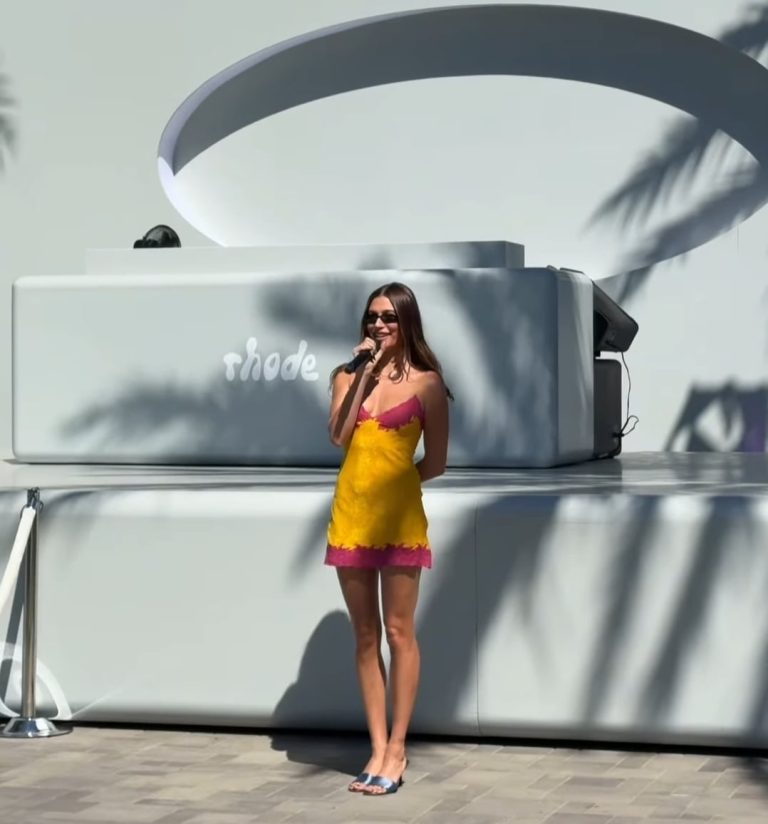 إطلالات المشاهير
هايلي بيبر تلفت الأنظار بفستانها القصير في مهرجان كوتشيلا
12 نيسان 2026 إطلالات المشاهير
هايلي بيبر تلفت الأنظار بفستانها القصير في مهرجان كوتشيلا
12 نيسان 2026