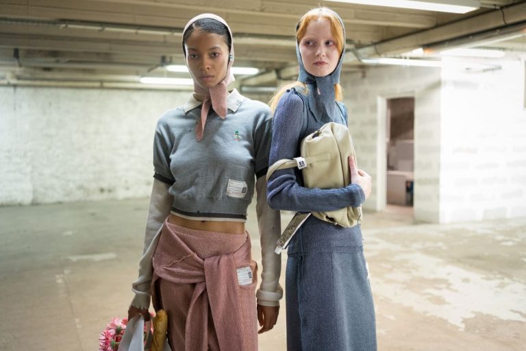 إطلالات المشاهير
                        وشاح الرأس يتصدر صيحات الموسم ويميز إطلالات النجمات
                        
                            20 نيسان 2026