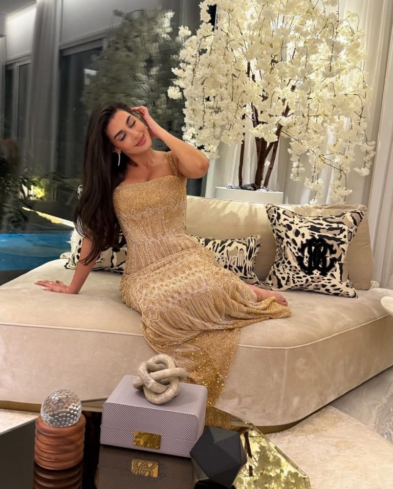 إطلالات النجوم
                        بين البريق والأنوثة: ياسمين صبري بفستان ذهبي يخطف الأنظار
                        
                            18 نيسان 2026