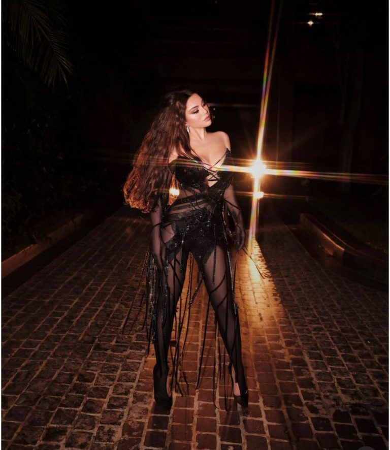 إطلالات النجوم
فساتين الـ Cut Out بأسلوب هيفاء وهبي: أنوثة تخطف الأنظار
03 نيسان 2026 إطلالات النجوم
فساتين الـ Cut Out بأسلوب هيفاء وهبي: أنوثة تخطف الأنظار
03 نيسان 2026