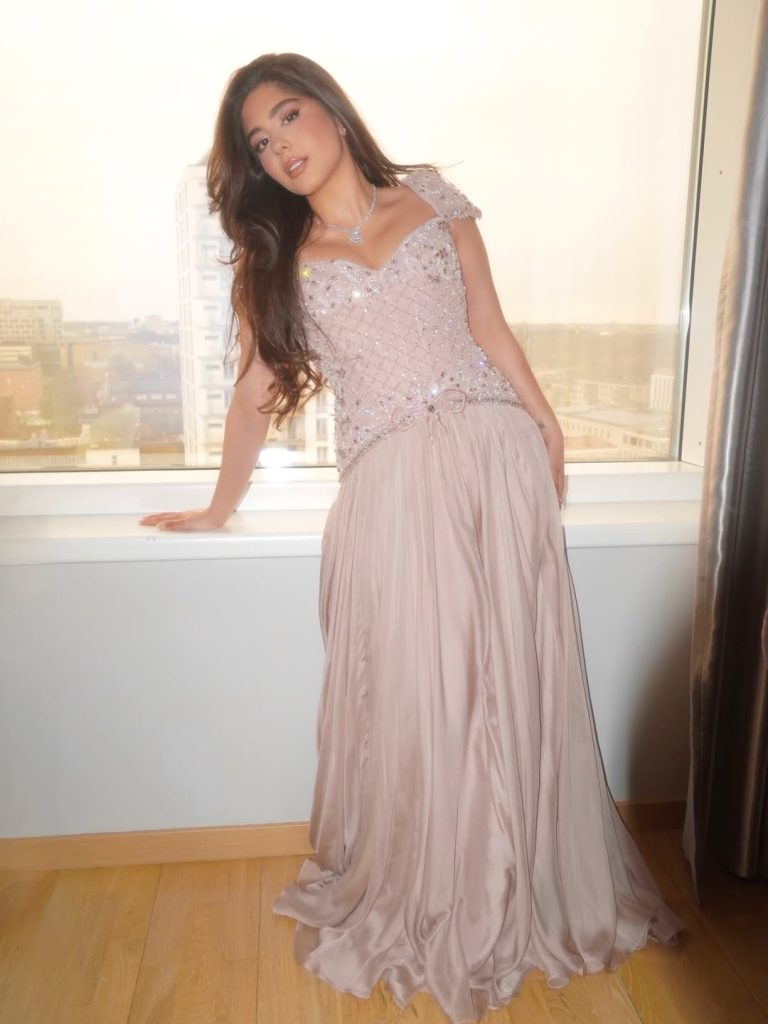 إطلالات النجوم
                        مايان السيد تتألق بفستان ناعم ومجوهرات ماسية
                        
                            12 نيسان 2026