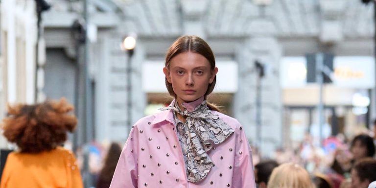 ال Butter Yellow يتصدر… تنسيقات وألوان تناسبه هذا الموسم