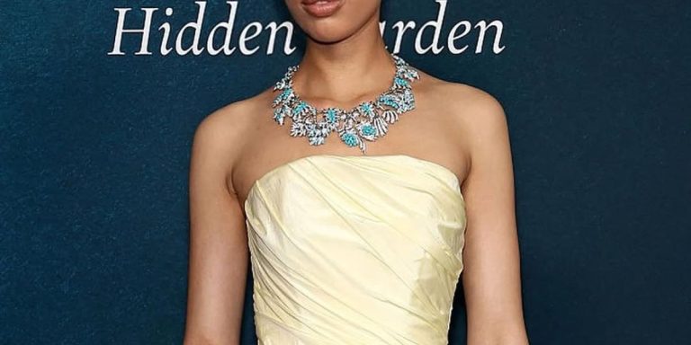 المصممة السعودية إيمان العجلان تصنع لحظات عالمية عبر الكوتور… أحدثها إطلالة نارا عزيزة سميث