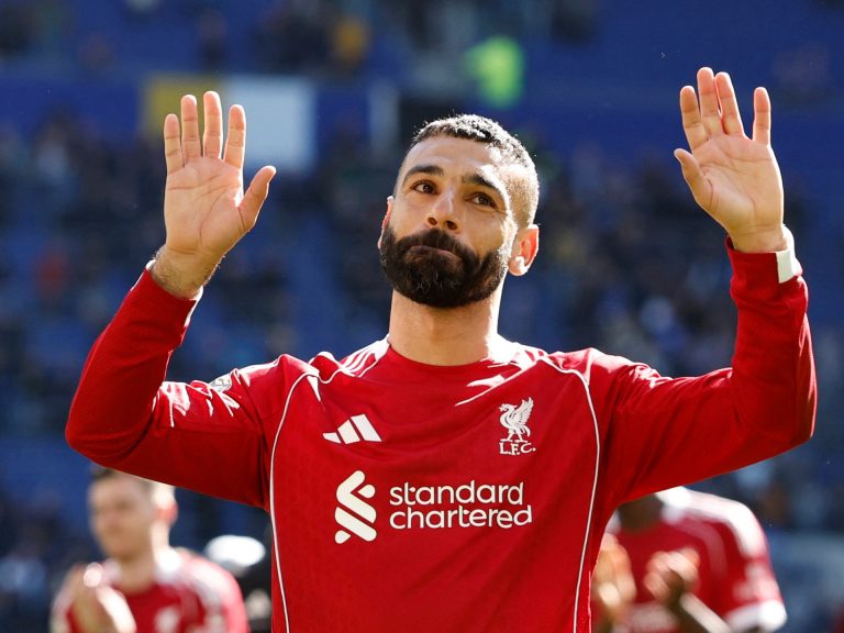 بالفيديو.. كاميرا الحكم توثق حوارا عاطفيا مع محمد صلاح | رياضة