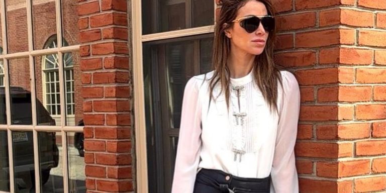 تألق لافت بصيحة الجلد في موسم الربيع 2026 على خطى أنابيلا هلال تألق لافت بصيحة الجلد في موسم الربيع 2026 على خطى أنابيلا هلال