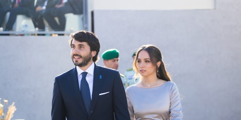 تابعوا جولتنا على الإطلالات الحالمة للأميرة إيمان تزامنًا مع إعلان حملها بطفلها الأول.. بالصور تابعوا جولتنا على الإطلالات الحالمة للأميرة إيمان تزامنًا مع إعلان حملها بطفلها الأول.. بالصور